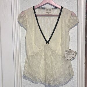 French Pastry Cream Lace Cap Sleeve Blouse